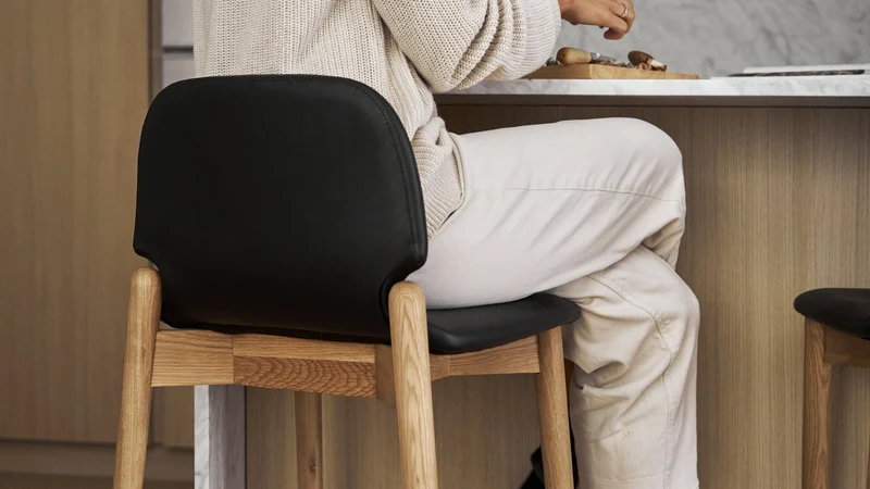 Dine In Counter Stool, Oak/Black Leather