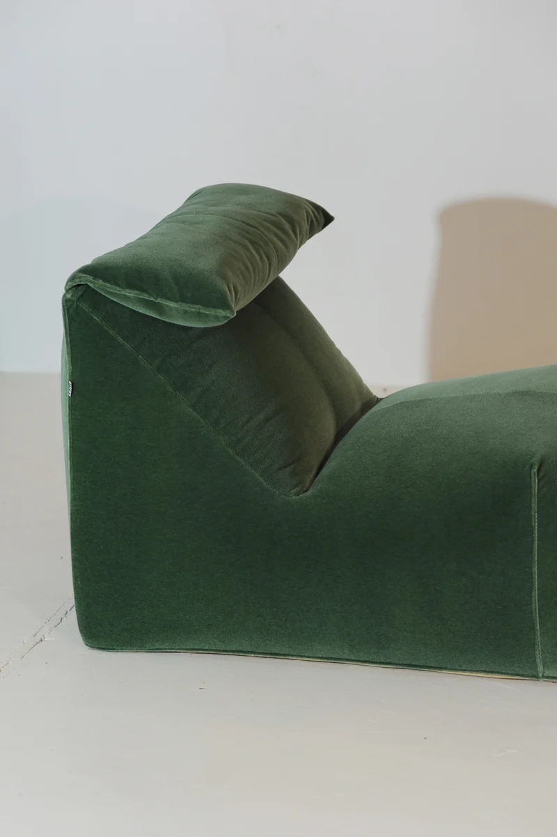 Le Bambole Chaise Lounge by Mario Bellini in Green Velvet Mohair Italy, 1971