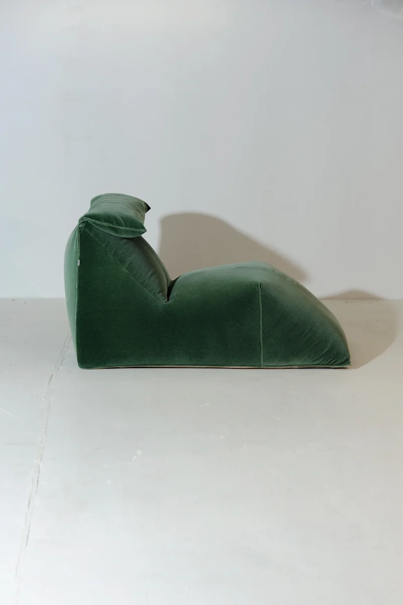 Le Bambole Chaise Lounge by Mario Bellini in Green Velvet Mohair Italy, 1971
