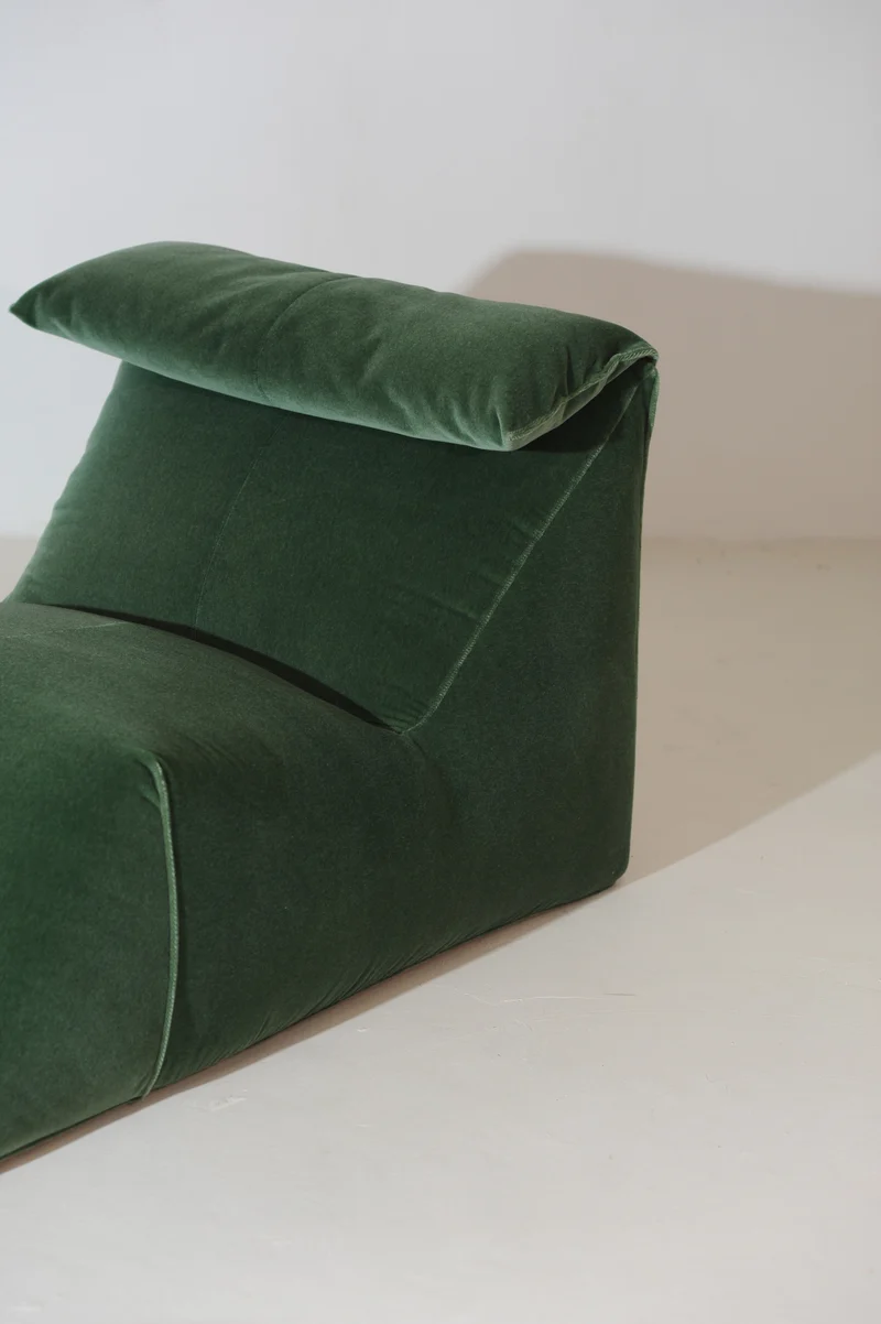 Le Bambole Chaise Lounge by Mario Bellini in Green Velvet Mohair Italy, 1971