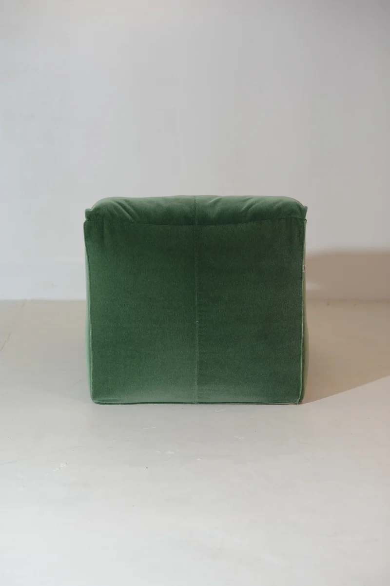 Le Bambole Chaise Lounge by Mario Bellini in Green Velvet Mohair Italy, 1971