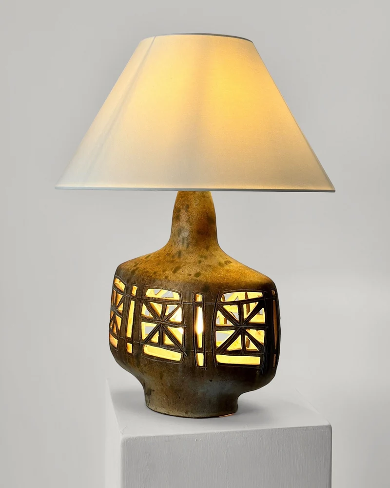 Ceramic lamp by Agnes Escala