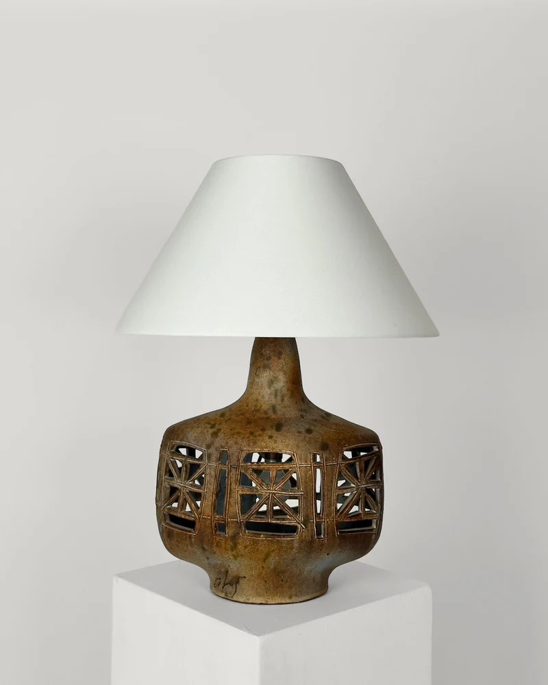 Ceramic lamp by Agnes Escala