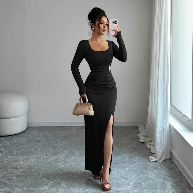 Robe Ajustée Élégante "Silhouette"