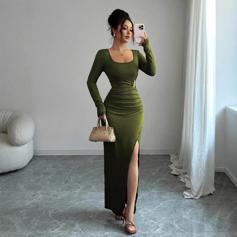 Robe Ajustée Élégante "Silhouette"