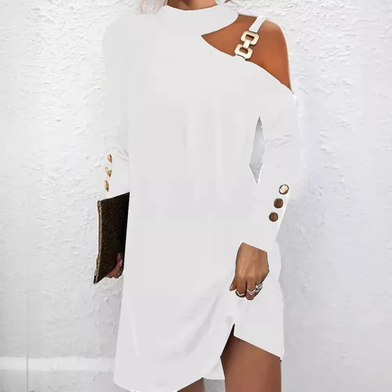 Robe Courte Élégante à Col Halter et Détail Métallique