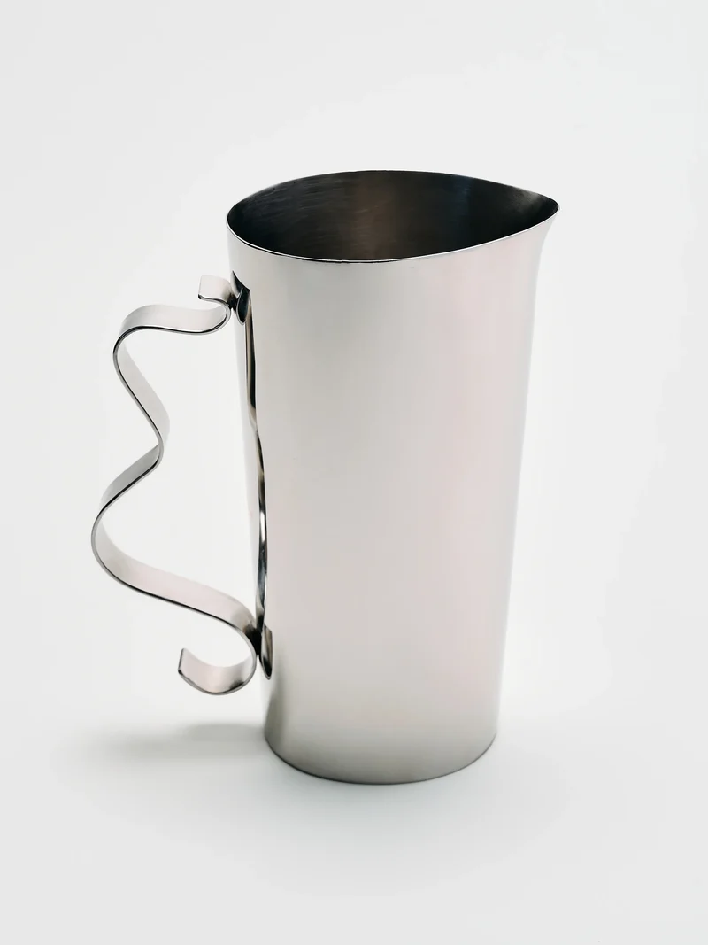 Squiggle Pitcher